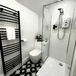 Apartment 3 West End Boutique *