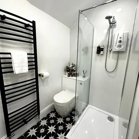 Apartment 3 West End Boutique *