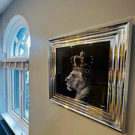 Apartment 3 West End Boutique