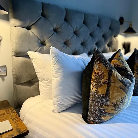 3 West End Boutique Apartment