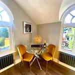 3 West End Boutique *