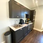 3 West End Boutique *